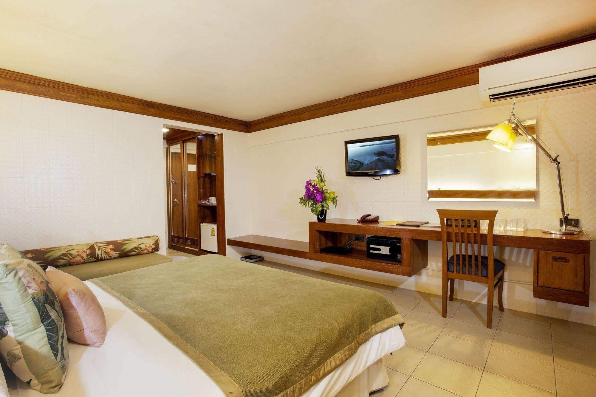 Safari Beach Hotel Patong Dış mekan fotoğraf