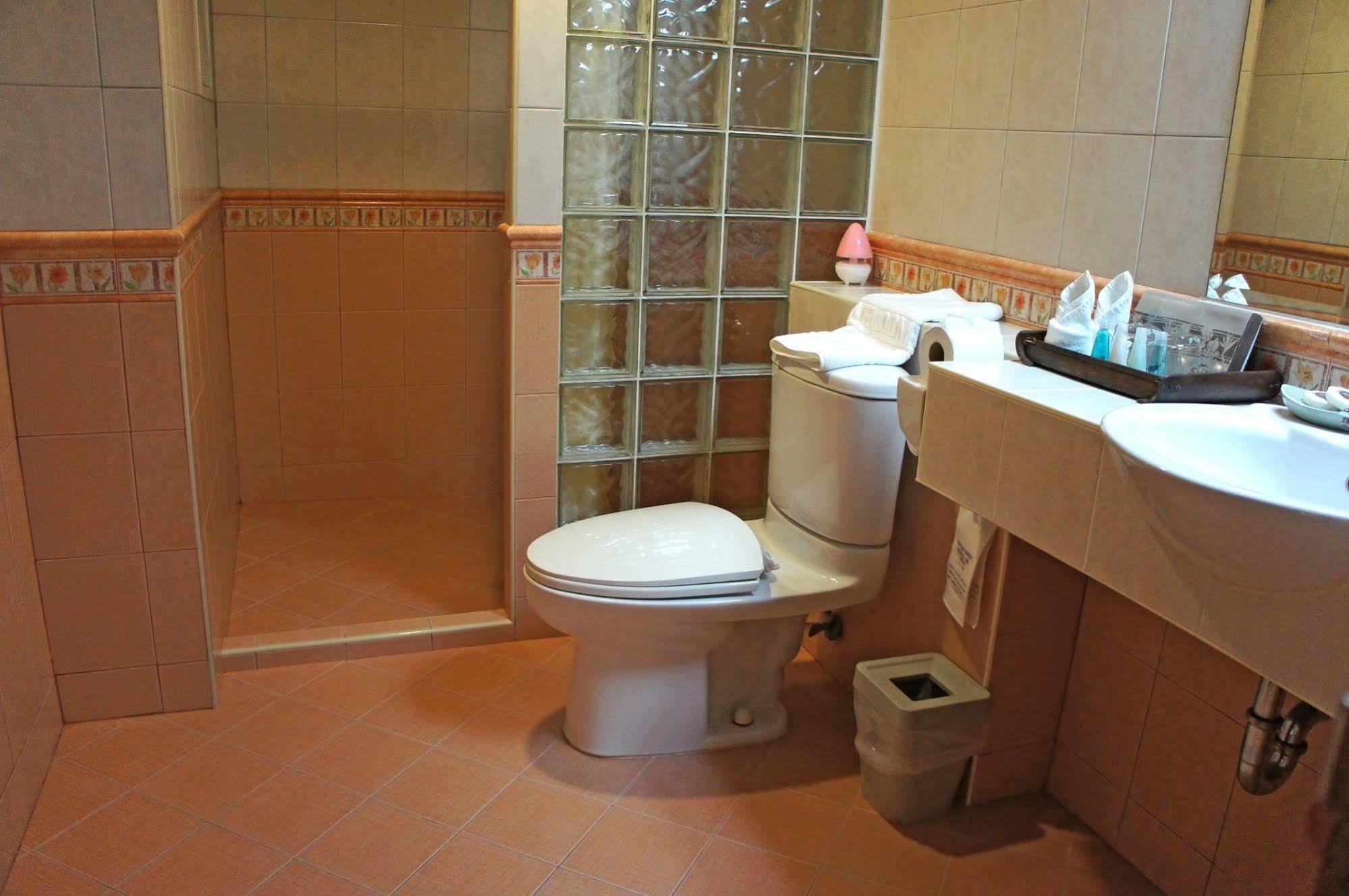Safari Beach Hotel Patong Dış mekan fotoğraf