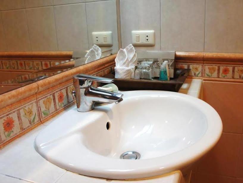 Safari Beach Hotel Patong Dış mekan fotoğraf