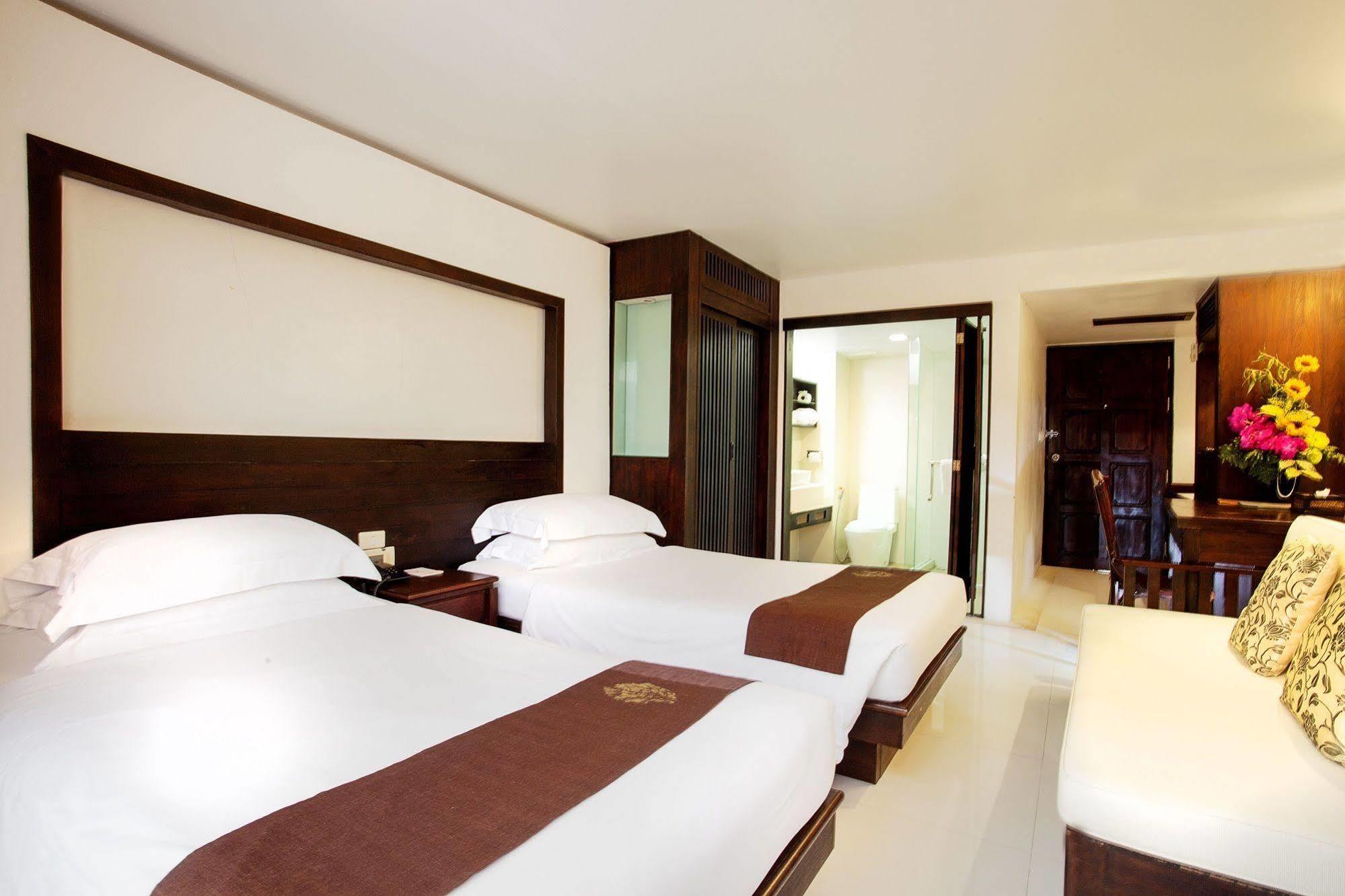 Safari Beach Hotel Patong Dış mekan fotoğraf